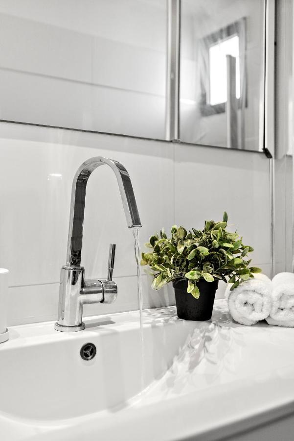 Glorious Renovated Apartment On Top Of The Beach Tel-Aviv Extérieur photo